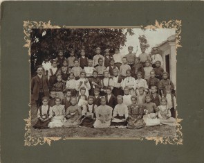 Снимка на ученици от IV отделение, 1909 г.