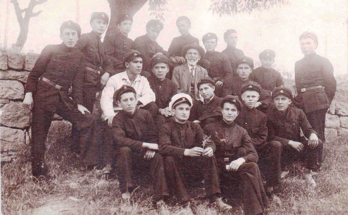 Групова снимка на ученици от Техническото училище ''Д-р Василиади''-Габрово, 1931 г.