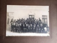 Каширана групова снимка на Настоятелството на музикалното дружество и ученическата духова музика - Габрово,1924 г. - снимка 1