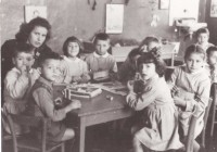 Снимки на деца от Полудневна детска градина при Априловска гимназия, 1952/54 г. - снимка 1